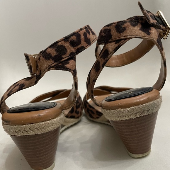 Kelly & Katie Cheetah Wedge Ankle
Strap Heel Size 8 - Picture 9 of 16
